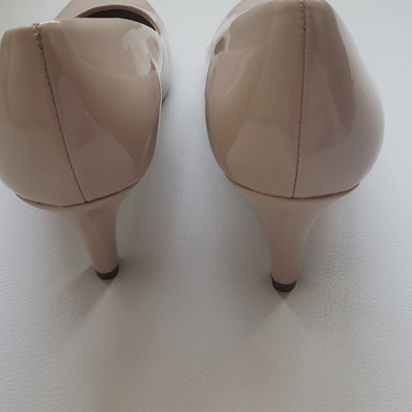Like New Nude Heels - Picture 3 of 3